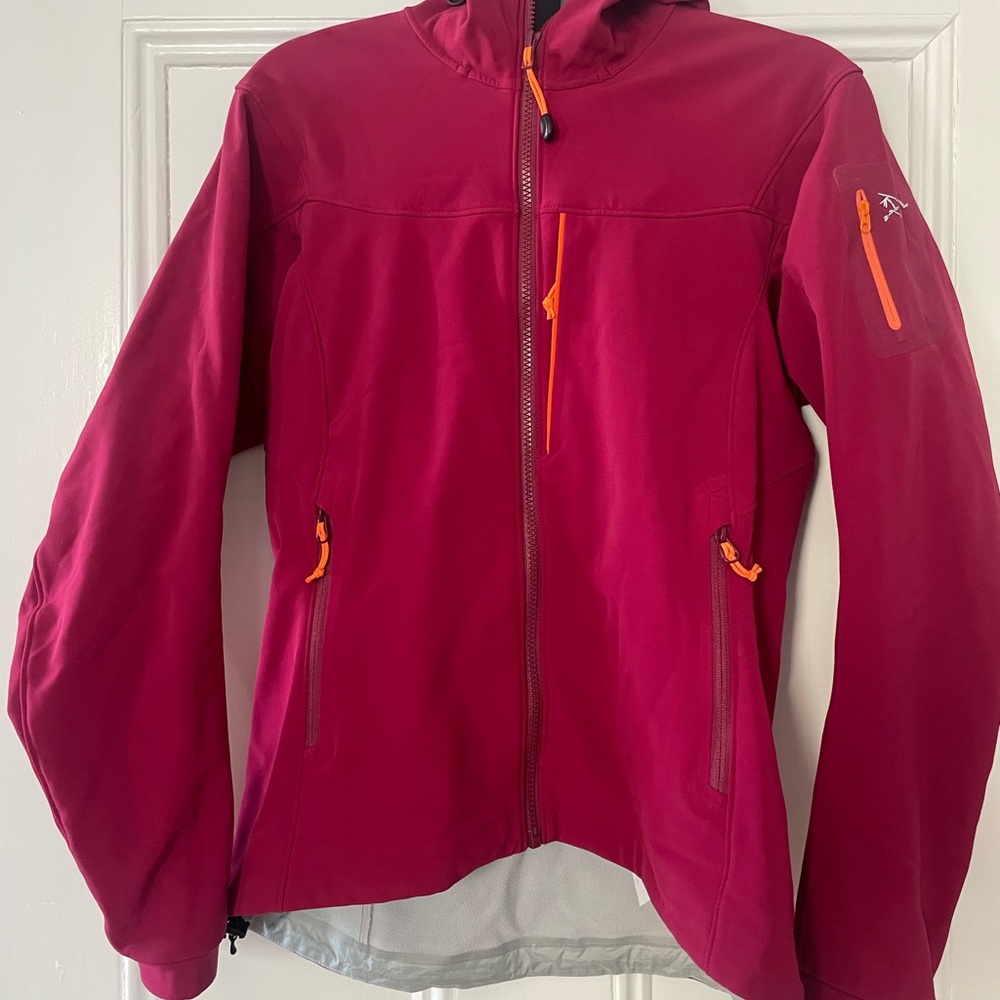 Arc’teryx softshell jacket with hood.